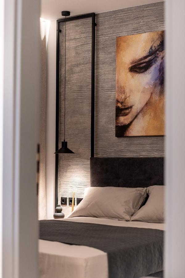 Zealot Apartment